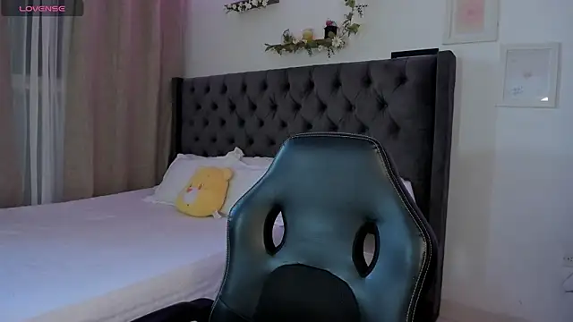 Amiirra  online show from 04-16-26, 09:15