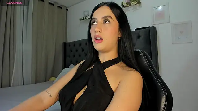 Snapshot of Amiirra_ chatting on 04-30-26, 11:20 Amiirra online show from 04-30-26, 11:20