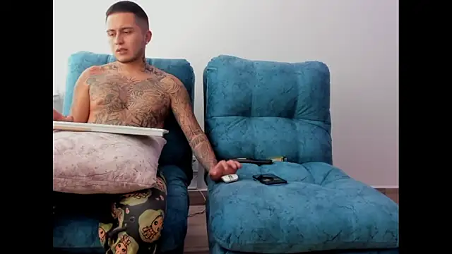 Snapshot of tamy_ian chatting on 11-17-25, 07:52 tamy ian online show from 11-17-25, 07:52