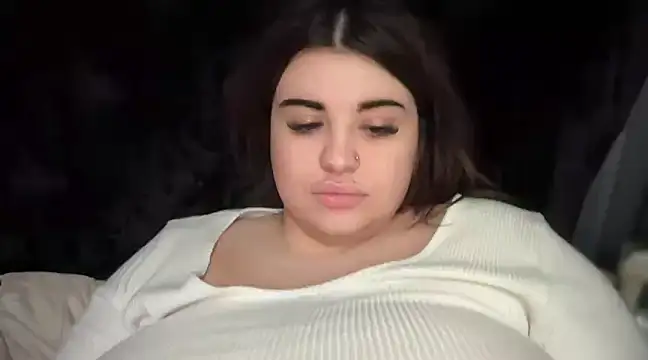 Snapshot of curvybabesx1 chatting on 03-21-25, 08:17 curvybabesx1 online show from 03-21-25, 08:17