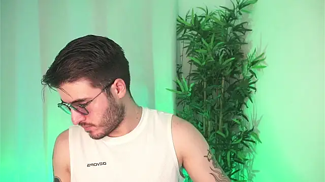 Tony Wylie online show from 04-10-26, 03:17