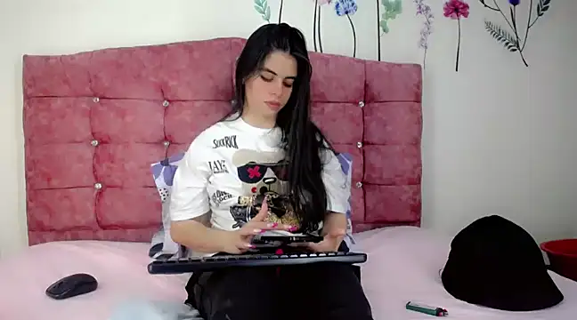 Snapshot of Madisson_Ivanova chatting on 12-14-24, 01:28 Madisson Ivanova online show from 12-14-24, 01:28