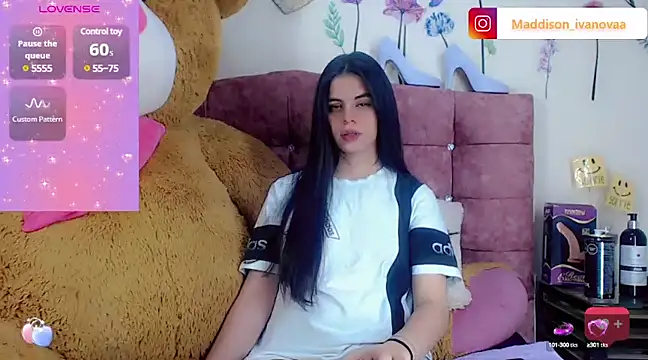 Snapshot of Madisson_Ivanova chatting on 01-15-25, 04:57 Madisson Ivanova online show from 01-15-25, 04:57