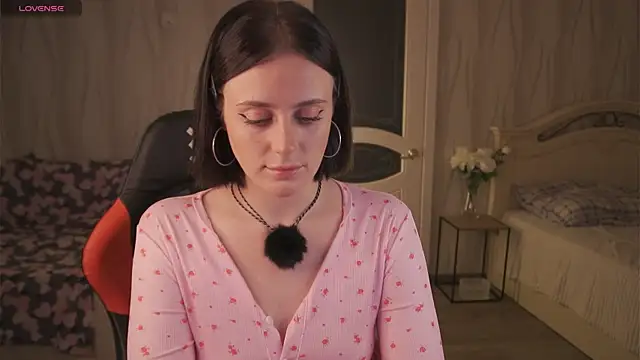 Emmi Flowers online show from 05-17-26, 03:19
