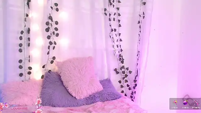 Snapshot of centaurigirl chatting on 01-10-25, 01:53 centaurigirl online show from 01-10-25, 01:53