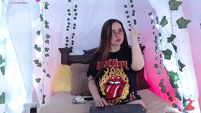 Snapshot of centaurigirl chatting on 02-21-25, 05:56 centaurigirl online show from 02-21-25, 05:56