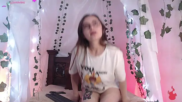 Snapshot of centaurigirl chatting on 03-01-25, 02:15 centaurigirl online show from 03-01-25, 02:15