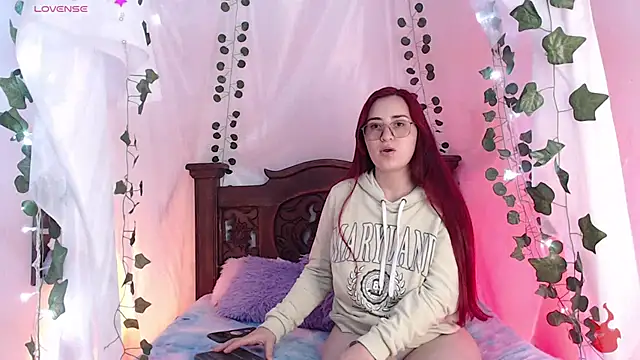Snapshot of centaurigirl chatting on 03-19-25, 01:54 centaurigirl online show from 03-19-25, 01:54