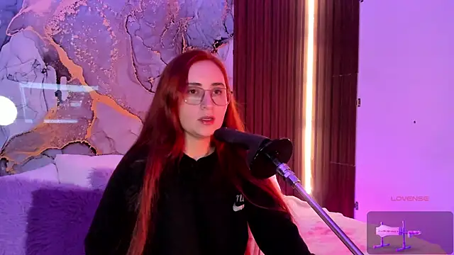 centaurigirl online show from 12-21-25, 04:41