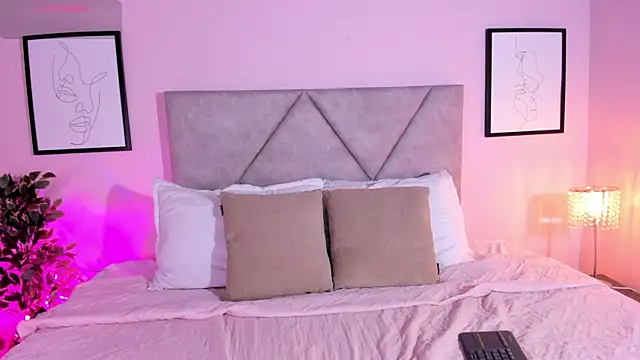 Emilyh  online show from 04-09-26, 07:08