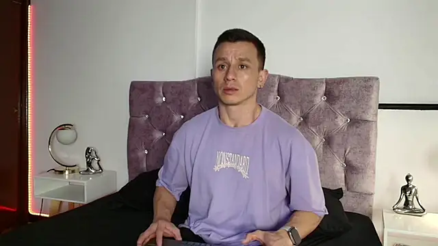Snapshot of Andrewfalcon chatting on 01-22-25, 12:17 Andrewfalcon online show from 01-22-25, 12:17