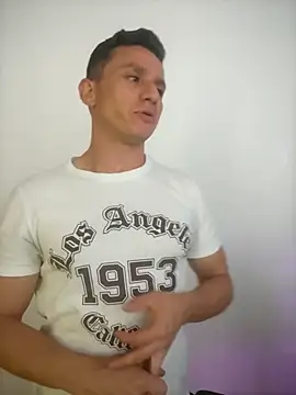 Snapshot of Andrewfalcon chatting on 10-19-25, 08:15 Andrewfalcon online show from 10-19-25, 08:15