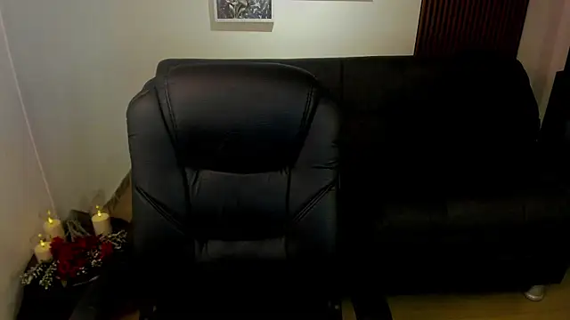 crimson tati  online show from 10-24-25, 03:58