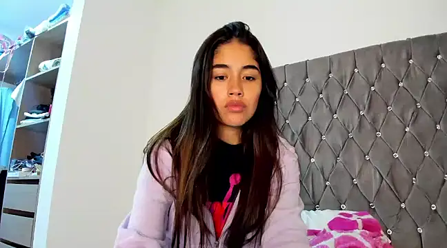 Snapshot of AriaMontgomery chatting on 12-18-24, 05:15 AriaMontgomery online show from 12-18-24, 05:15