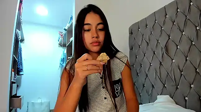 Snapshot of AriaMontgomery chatting on 12-20-24, 12:52 AriaMontgomery online show from 12-20-24, 12:52