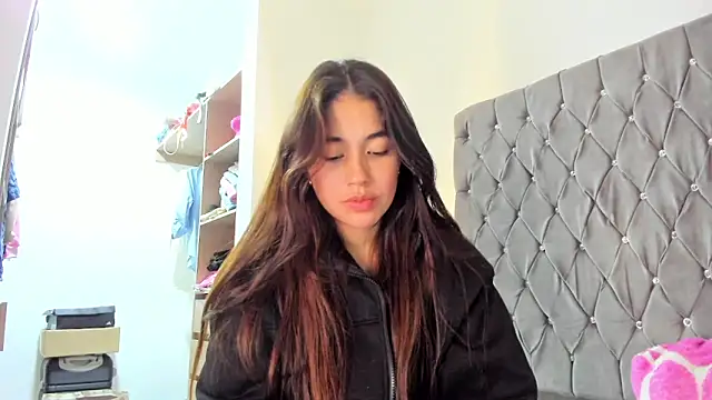 Snapshot of AriaMontgomery chatting on 01-11-25, 07:17 AriaMontgomery online show from 01-11-25, 07:17