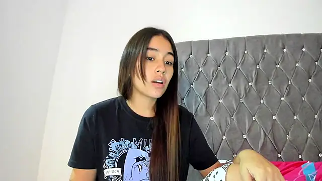 Snapshot of AriaMontgomery chatting on 01-25-25, 11:34 AriaMontgomery online show from 01-25-25, 11:34