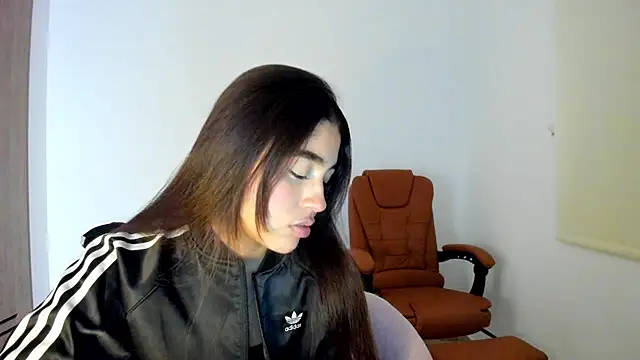 Snapshot of AriaMontgomery chatting on 02-25-25, 05:41 AriaMontgomery online show from 02-25-25, 05:41