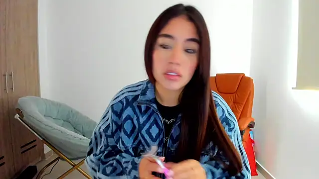 Snapshot of AriaMontgomery chatting on 03-06-25, 12:09 AriaMontgomery online show from 03-06-25, 12:09