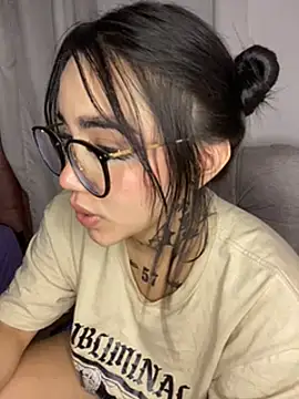 Snapshot of Nickiiiii chatting on 01-03-25, 06:11 Nickiiiii online show from 01-03-25, 06:11