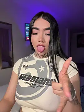 Snapshot of Nickiiiii chatting on 07-23-26, 03:26 Nickiiiii online show from 07-23-26, 03:26