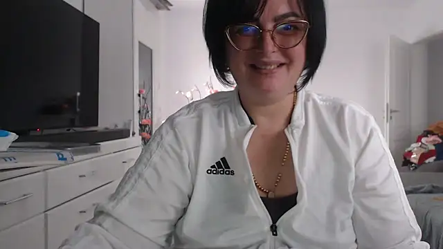 Snapshot of Amandamuller1982 chatting on 11-19-25, 12:27 Amandamuller1982 online show from 11-19-25, 12:27