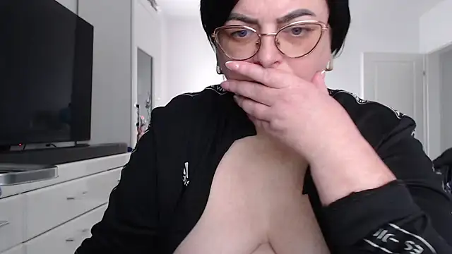 Snapshot of Amandamuller1982 chatting on 02-13-26, 10:44 Amandamuller1982 online show from 02-13-26, 10:44