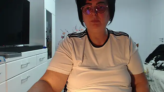 Snapshot of Amandamuller1982 chatting on 02-15-26, 10:17 Amandamuller1982 online show from 02-15-26, 10:17