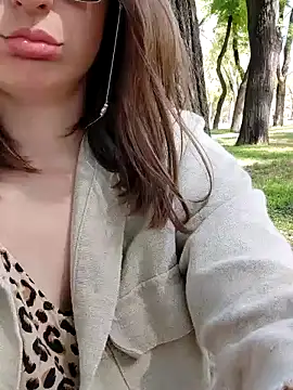 Snapshot of M1lfa chatting on 12-10-24, 07:00 M1lfa online show from 12-10-24, 07:00