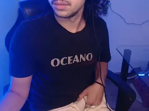 Snapshot of anjonoturno1 chatting on 12-19-24, 04:57 anjonoturno1 online show from 12-19-24, 04:57