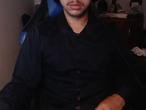 Snapshot of anjonoturno1 chatting on 11-17-25, 06:19 anjonoturno1 online show from 11-17-25, 06:19