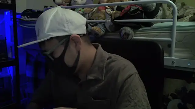 Snapshot of Owl1216 chatting on 12-08-24, 12:52 Owl1216 online show from 12-08-24, 12:52