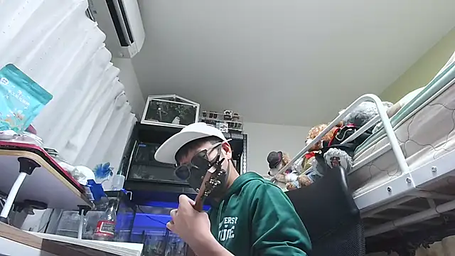 Snapshot of Owl1216 chatting on 12-23-24, 02:07 Owl1216 online show from 12-23-24, 02:07