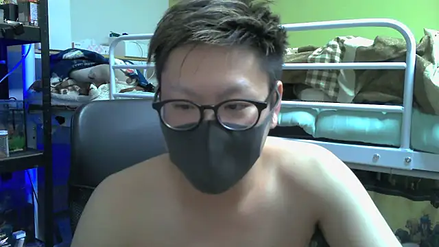 Snapshot of Owl1216 chatting on 02-22-25, 04:40 Owl1216 online show from 02-22-25, 04:40