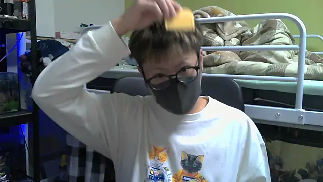 Snapshot of Owl1216 chatting on 03-01-25, 12:12 Owl1216 online show from 03-01-25, 12:12