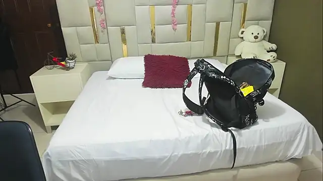 Mia scarlet69 online show from 03-06-26, 12:12