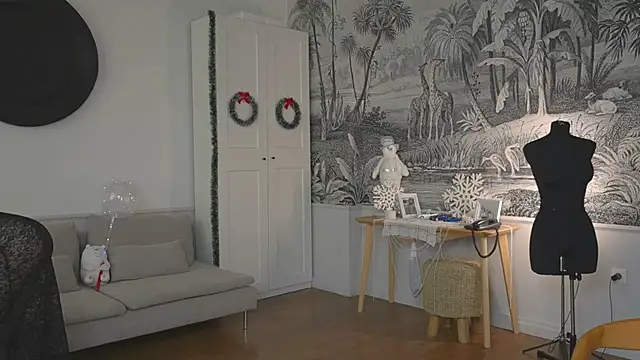 Snapshot of solar_bella chatting on 12-29-24, 02:10 solar bella online show from 12-29-24, 02:10