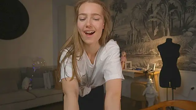 Snapshot of solar_bella chatting on 01-04-25, 05:05 solar bella online show from 01-04-25, 05:05