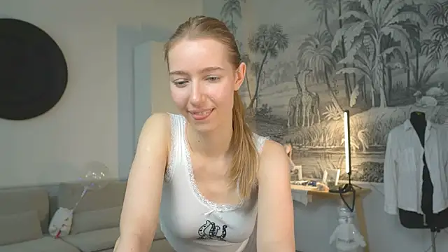 Snapshot of solar_bella chatting on 01-07-25, 11:48 solar bella online show from 01-07-25, 11:48