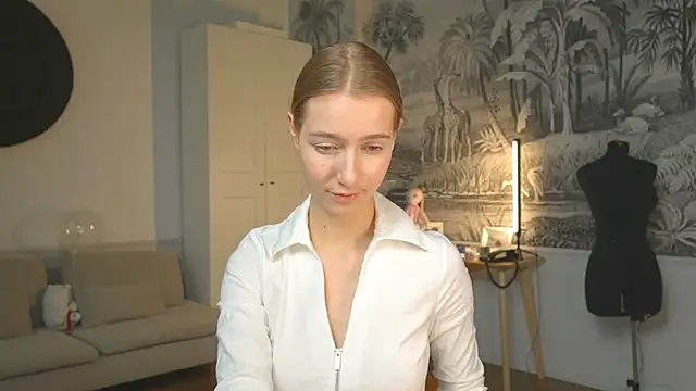 Snapshot of solar_bella chatting on 01-13-25, 01:39 solar bella online show from 01-13-25, 01:39