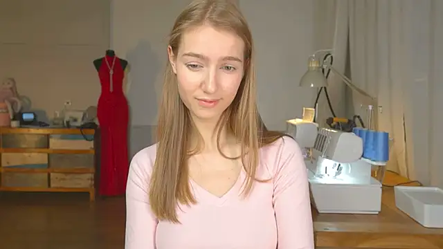 Snapshot of solar_bella chatting on 01-18-25, 04:31 solar bella online show from 01-18-25, 04:31