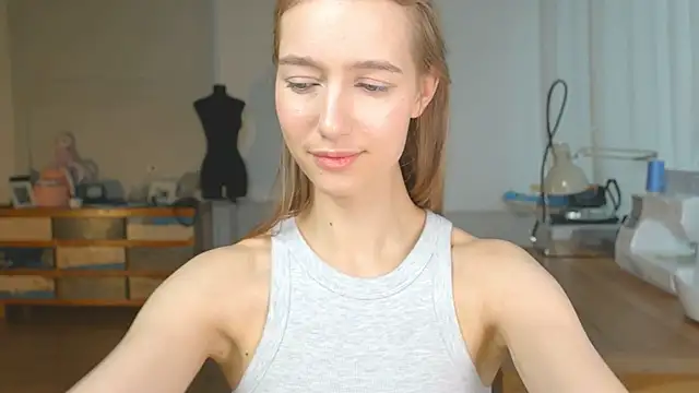 Snapshot of solar_bella chatting on 01-19-25, 01:44 solar bella online show from 01-19-25, 01:44