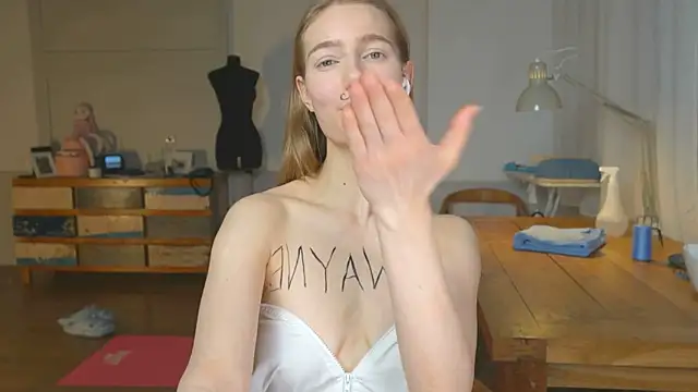 Snapshot of solar_bella chatting on 01-25-25, 12:16 solar bella online show from 01-25-25, 12:16