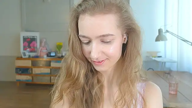 Snapshot of solar_bella chatting on 02-01-25, 11:10 solar bella online show from 02-01-25, 11:10