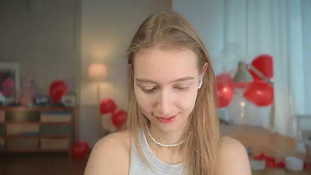 Snapshot of solar_bella chatting on 02-15-25, 12:33 solar bella online show from 02-15-25, 12:33