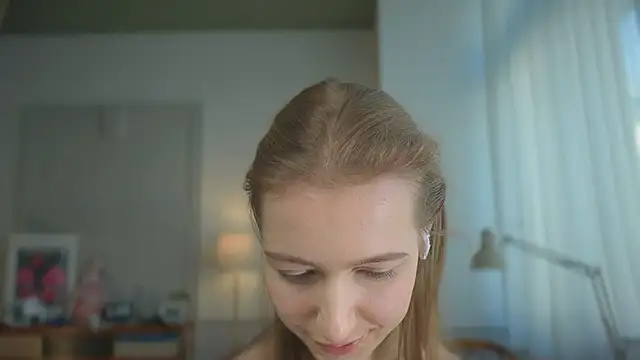 Snapshot of solar_bella chatting on 02-19-25, 02:12 solar bella online show from 02-19-25, 02:12