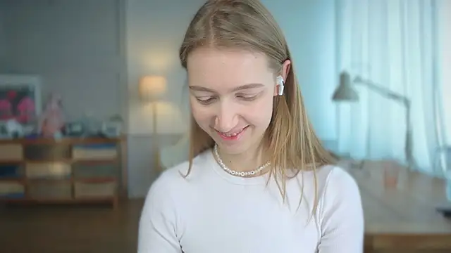 Snapshot of solar_bella chatting on 02-24-25, 10:59 solar bella online show from 02-24-25, 10:59