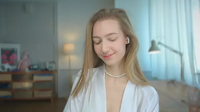 Snapshot of solar_bella chatting on 02-27-25, 10:37 solar bella online show from 02-27-25, 10:37