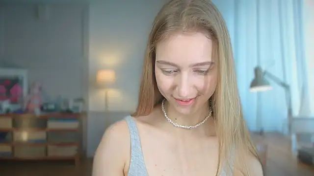 Snapshot of solar_bella chatting on 03-15-25, 07:42 solar bella online show from 03-15-25, 07:42