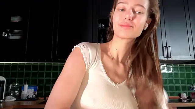 Snapshot of solar_bella chatting on 02-01-26, 04:00 solar bella online show from 02-01-26, 04:00